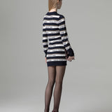 Kurzes Strickkleid mit Allover-Logo
