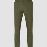Essential Hose Regular Klee Grün