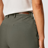 Essential Hose Straight Dunkel Oliv