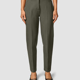 Essential Hose Tapered Dunkel Oliv