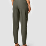 Essential Hose Tapered Dunkel Oliv