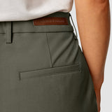 Essential Hose Tapered Dunkel Oliv