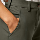 Essential Hose Tapered Dunkel Oliv