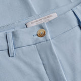 Essential Hose zulaufend Himmelblau meliert