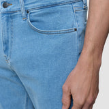 Klassische Slim-Jeans in Hellblau