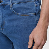 Klassische Slim-Jeans in Hellblau