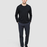 Nahtloser Core-Strickpullover mit Rundhalsausschnitt in Schwarz