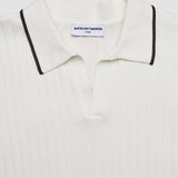 Kurzarm-Strickpoloshirt mit V-Ausschnitt in Weiß